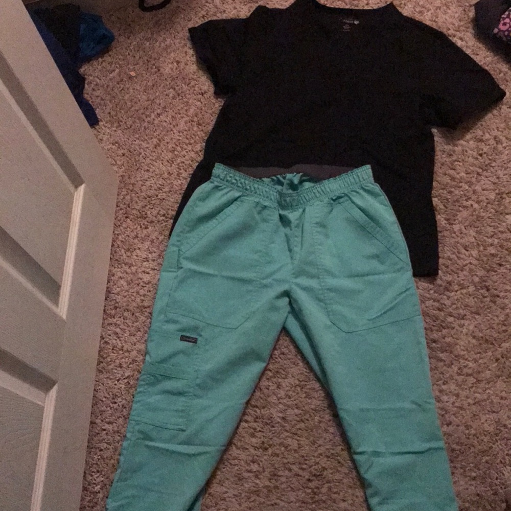 Mint blue pants with black scrub top!!
